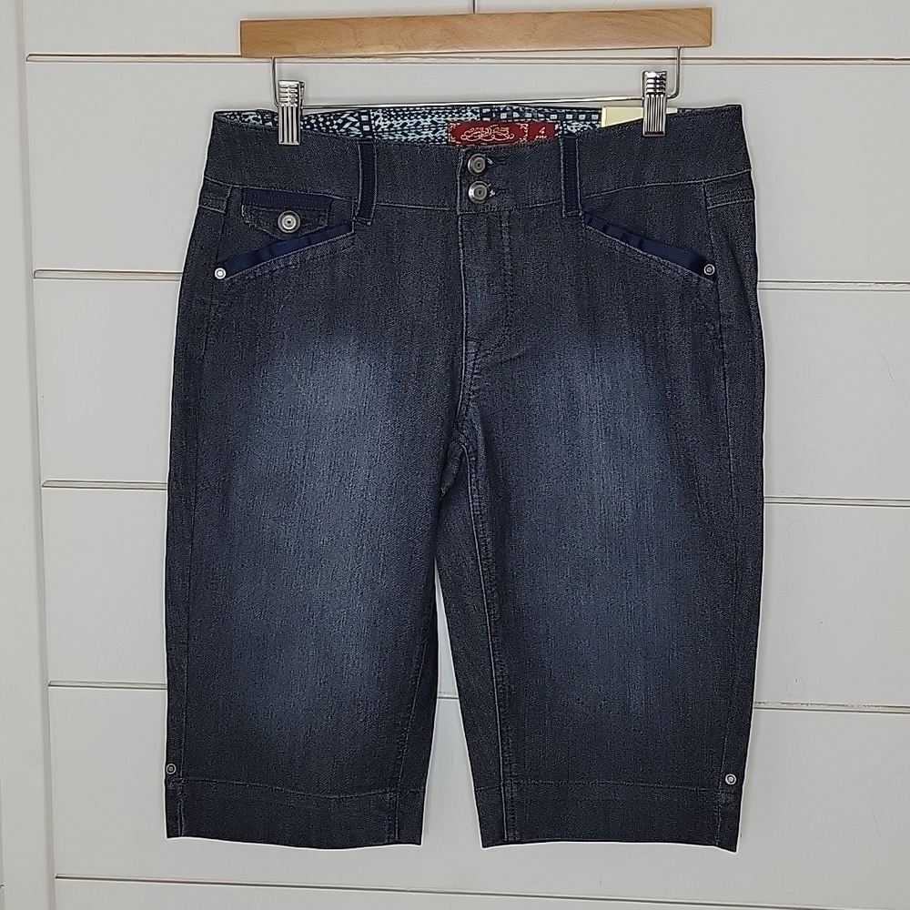 NWT One 5 One size 4 distressed blue denim walking shorts